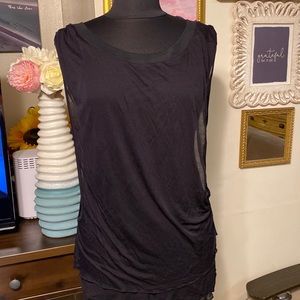 Elizabeth and James women’s top size M in excellent condition
